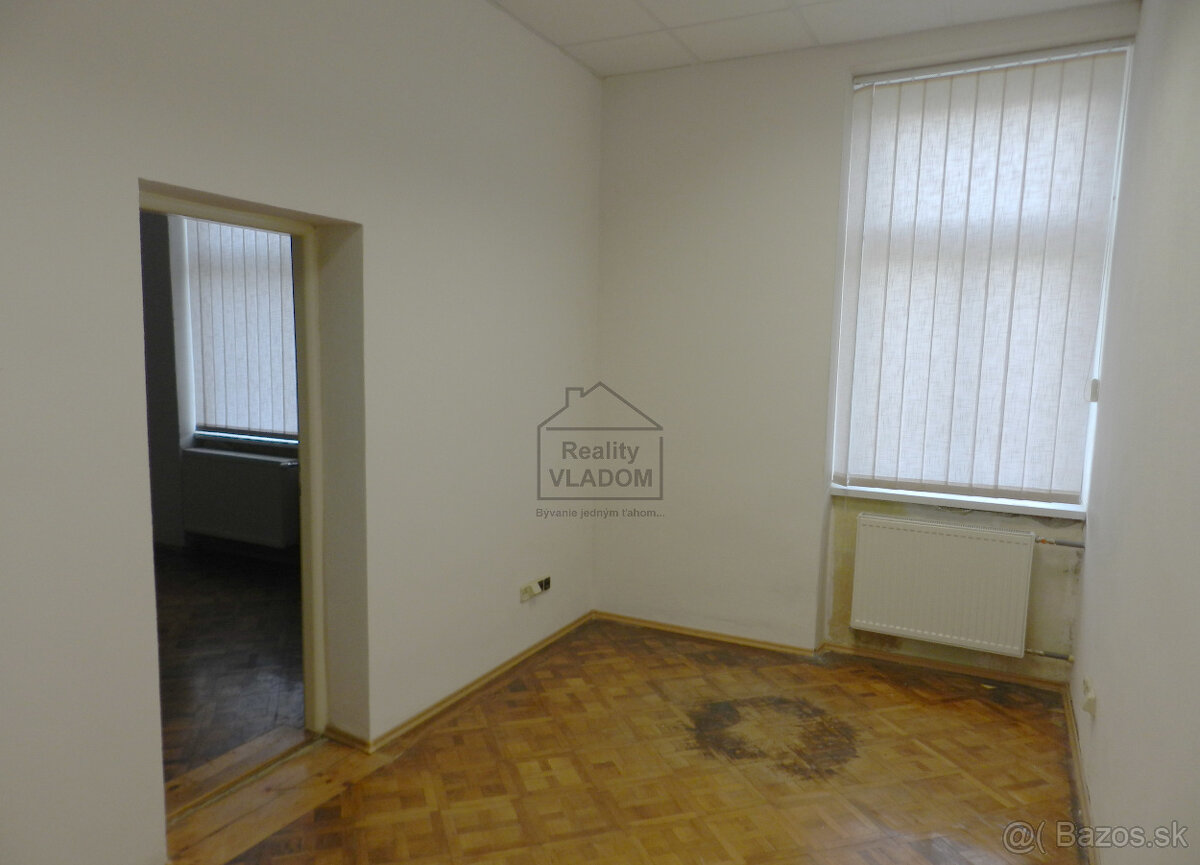 ✔️ 2 prepojené kancelárske miestnosti s parkovaním. - 7