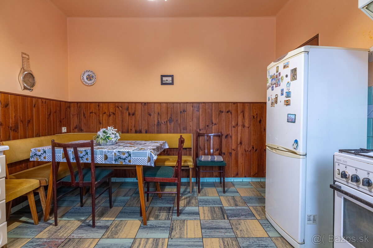 REZERVOVANÉ Na predaj 5 izbový rodinný dom s malým pozemk - 7