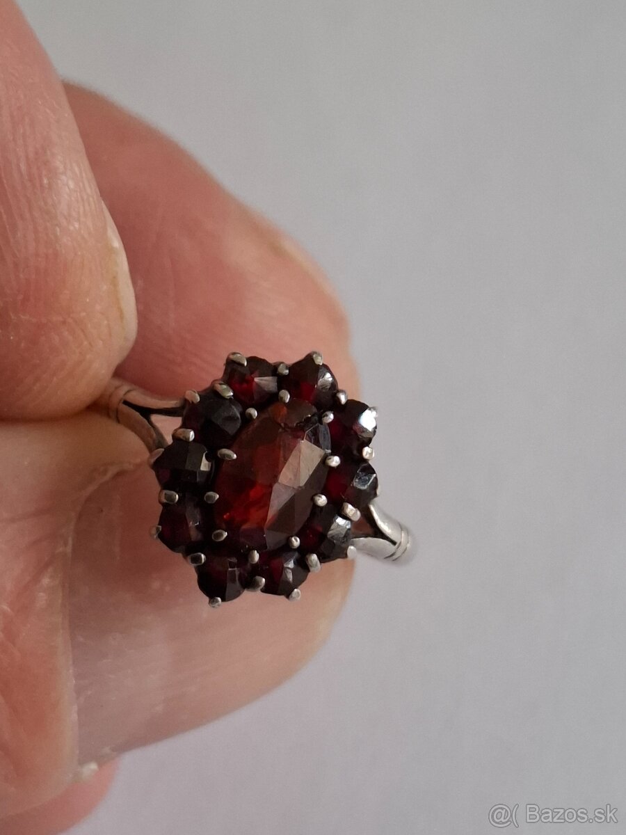 Strieborný prsteň s českými granátikmi 2 - 7