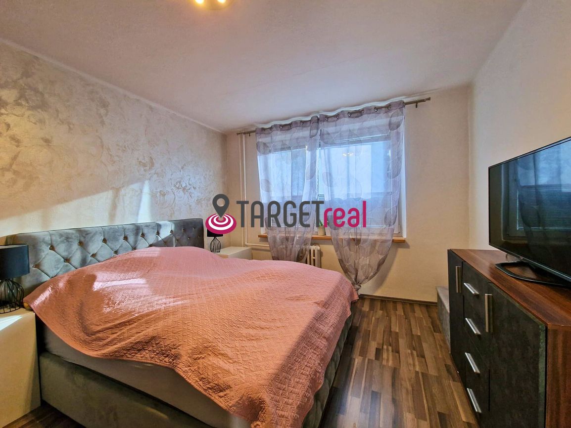 Na predaj veľký kompletne zariadený 3-izbový byt v centre Pi - 7