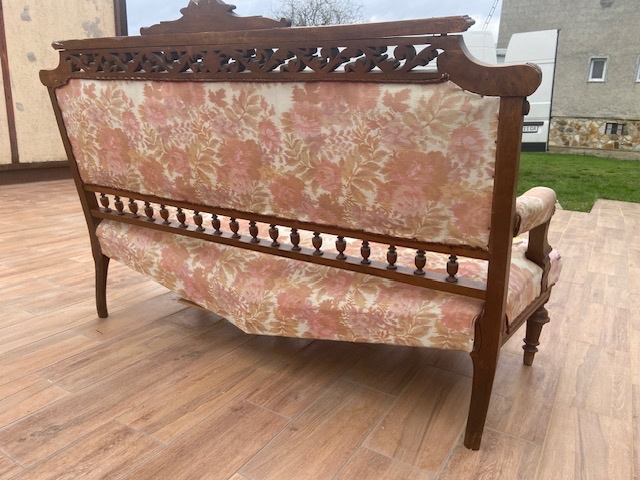 Predám starožitný nabytok . Sofa a stolík - 7