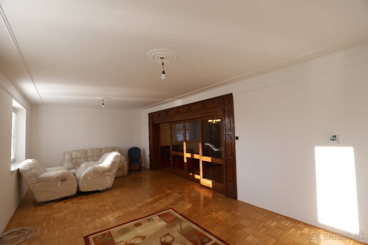 Kompletne zrekonštruovaný 5 izbový rodinný dom,pozemok 659m2 - 7