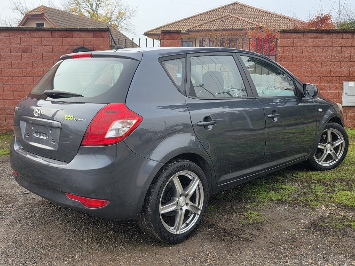 Kia Ceed 1.4 CVVT • Facelift 2011 • 172 tisíc KM • Nová STK - 7