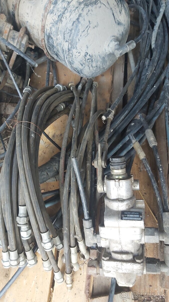 Predám diely Multicar AVIA - 7