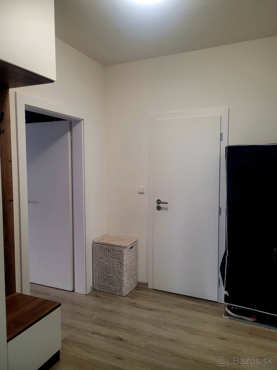 Predám 2-izbový byt v bytovom dome Cross - 7