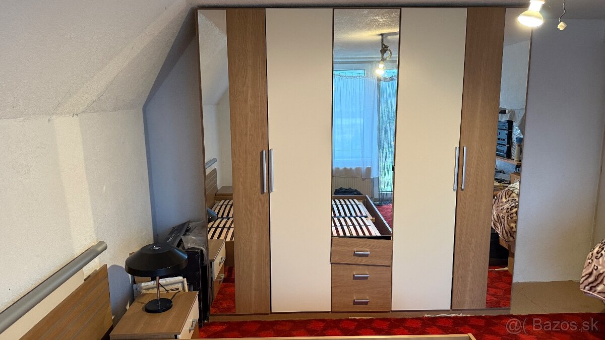 Predam kompletnú spálen,skrine , posteľ ,rošty stoliky - 7