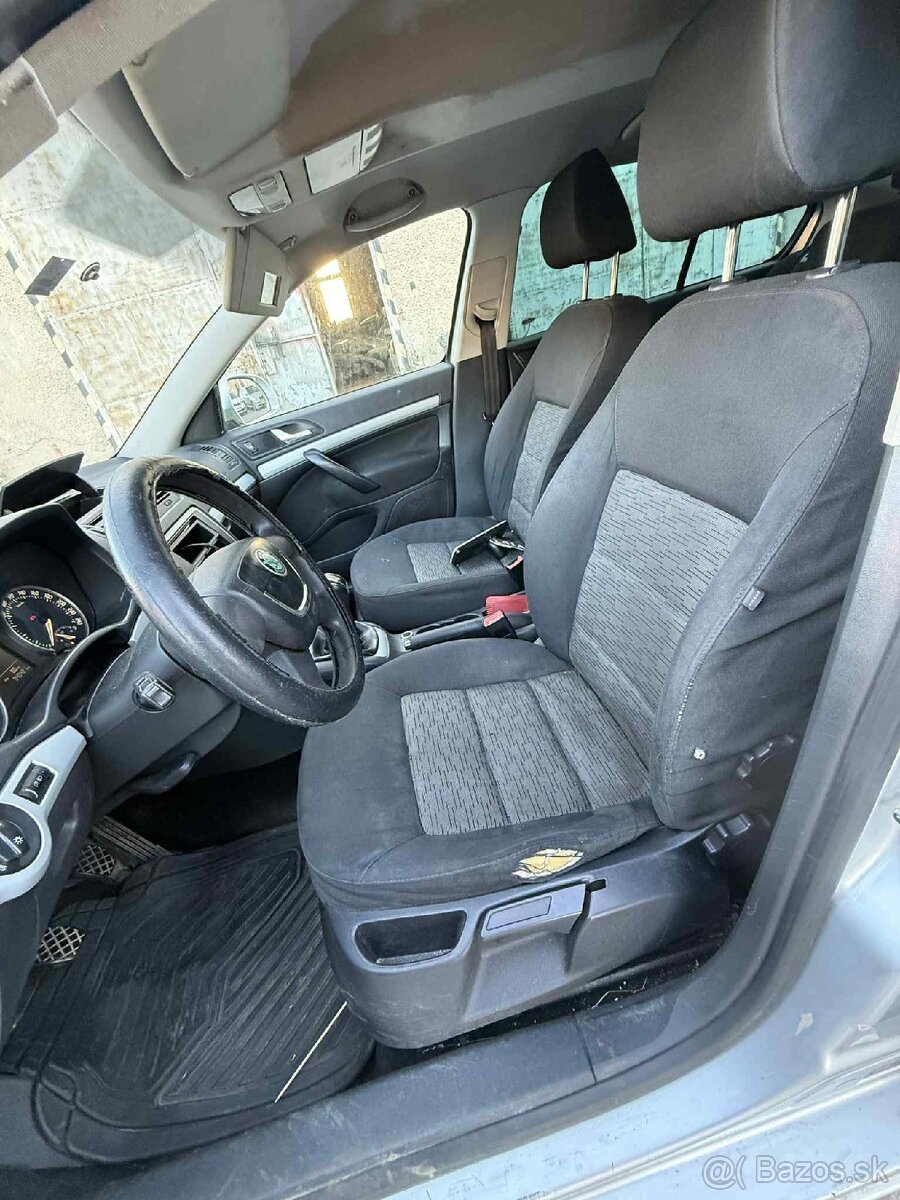 Rozpredám octavia 2 facelift 1.6 77kw - 7