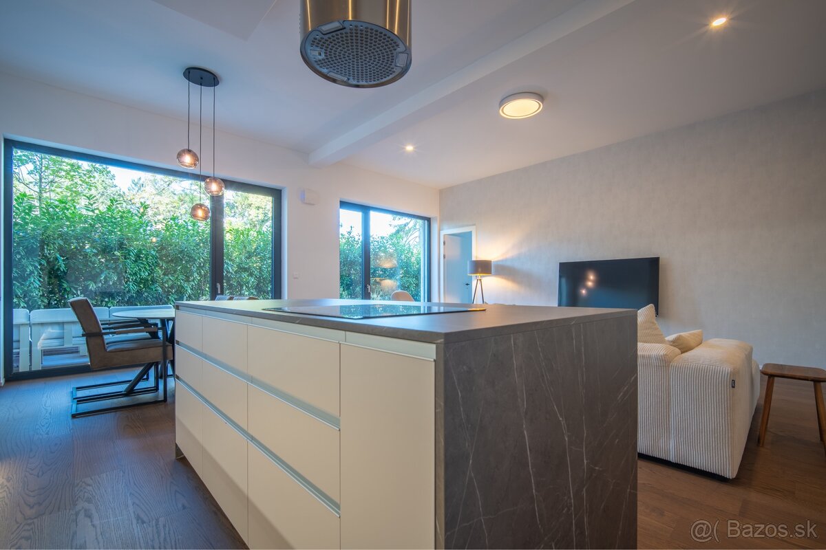 PREDAJ Luxusný 2 izbový byt 74m2 + 41m2 terasa, Staré Mesto - 7