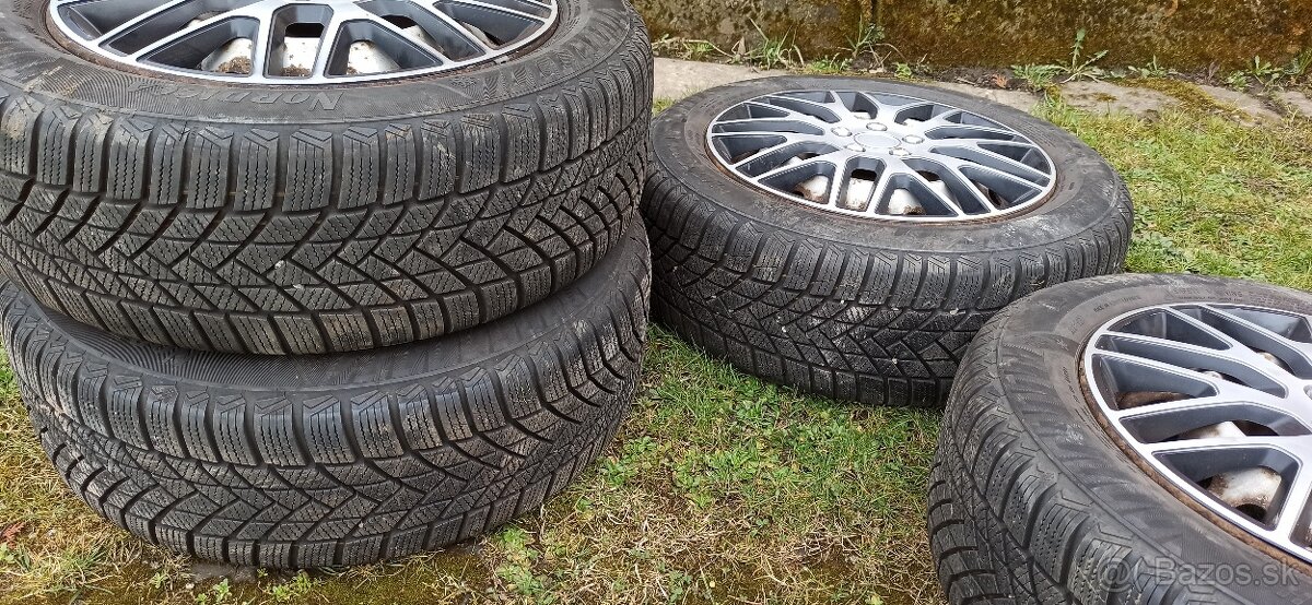 Zimné 205/55 R16 + disky a puklice - 7