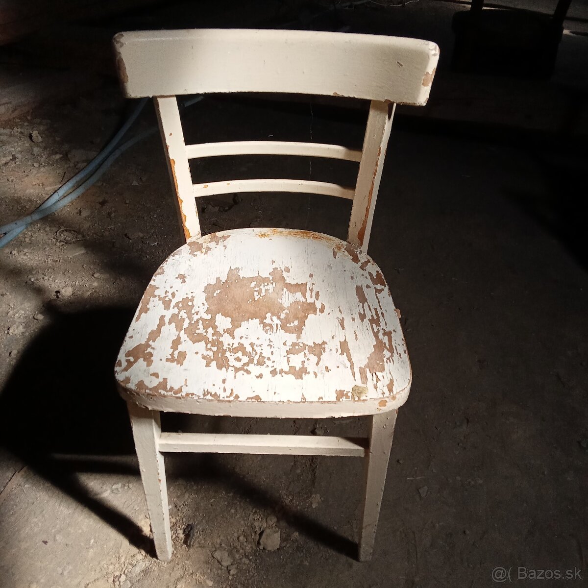 Rôzne staré stoličky a kreslá - 7