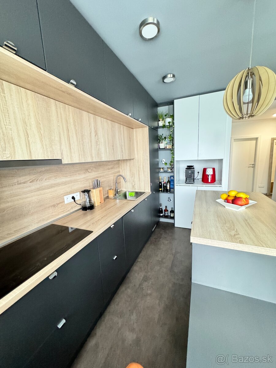 Prenájom - Nadštandardne zariadený 3 izbovy byt s loggiou - 7