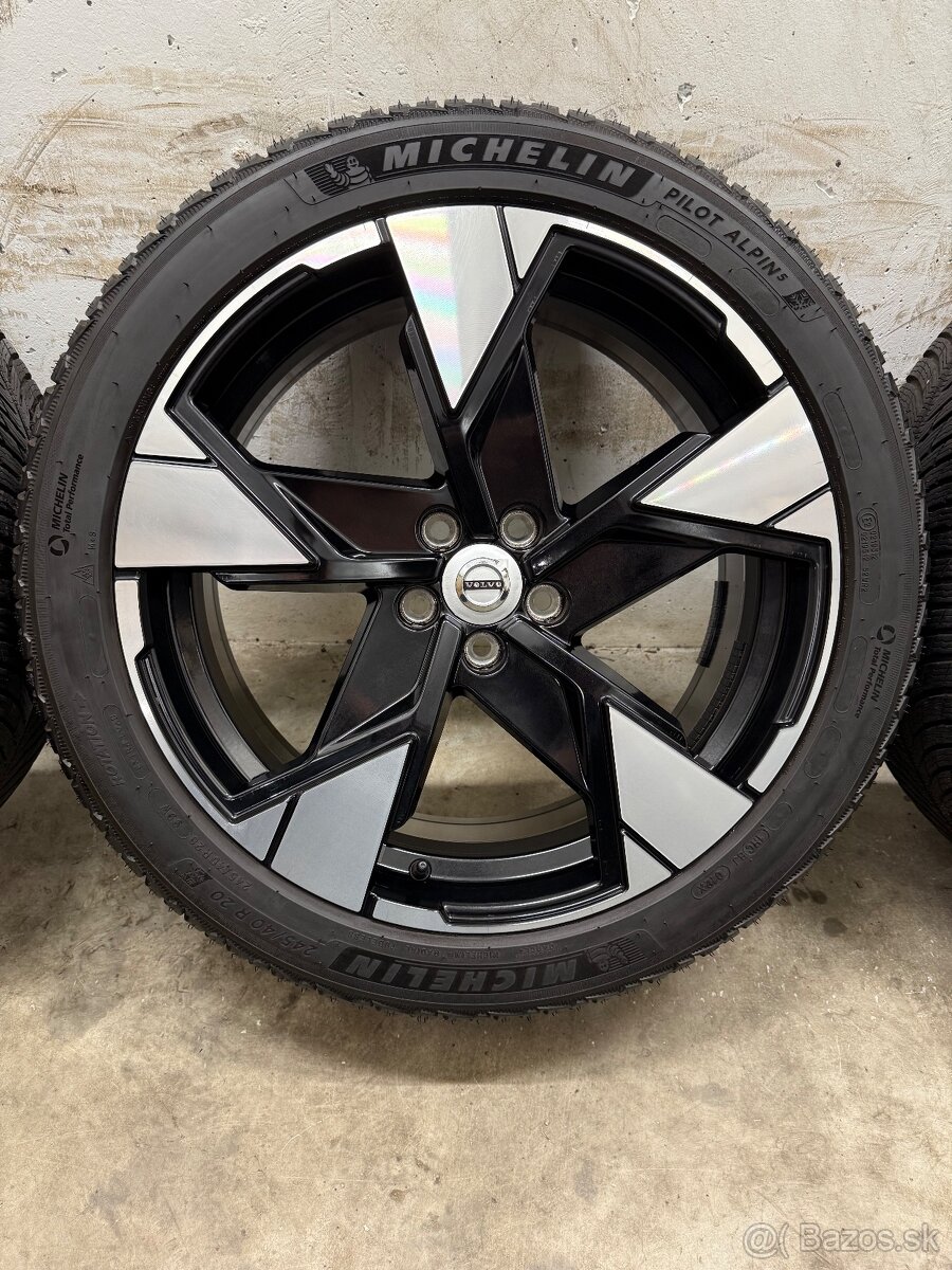 Zimná sada 5x108 R20 , 245/40/20 Volvo EX30 - 7