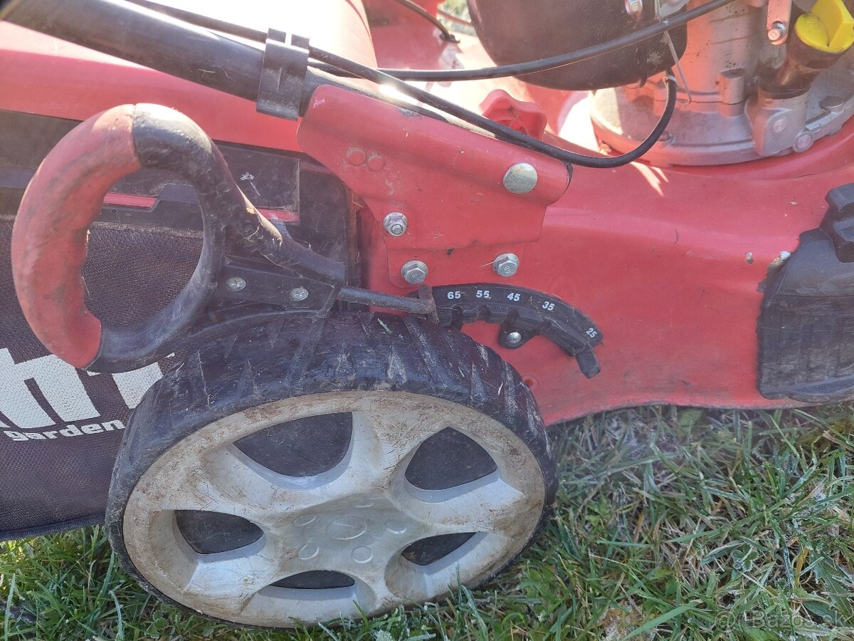 Benzínová Kosačka s pohonom zn. HECHT - 7