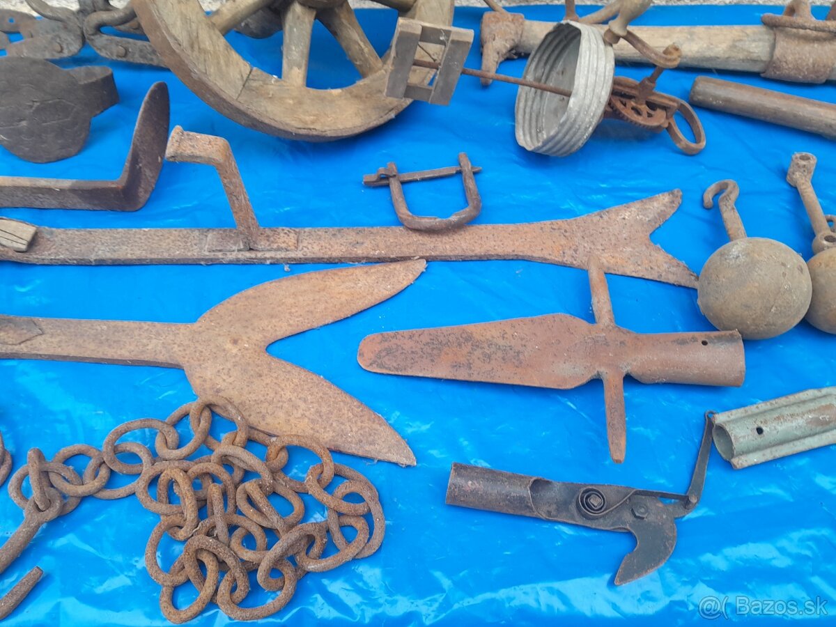 Staré historické ,rustikálne, kované náradie a pomôcky. - 7