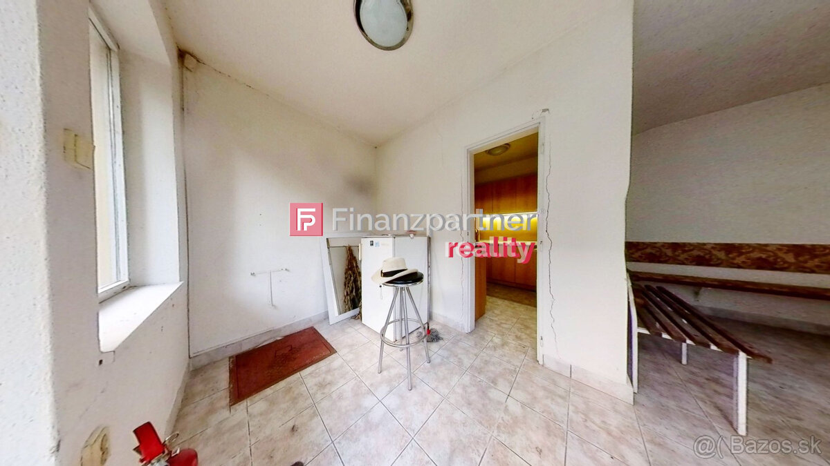 Ponúkame Vám na predaj dva domy na jednom dvore, centrum Lev - 7