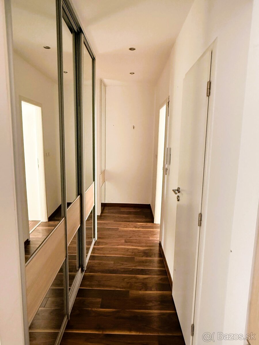 🏡 Moderná dvojgarsónka de luxe s balkónom - Petržalka - 7