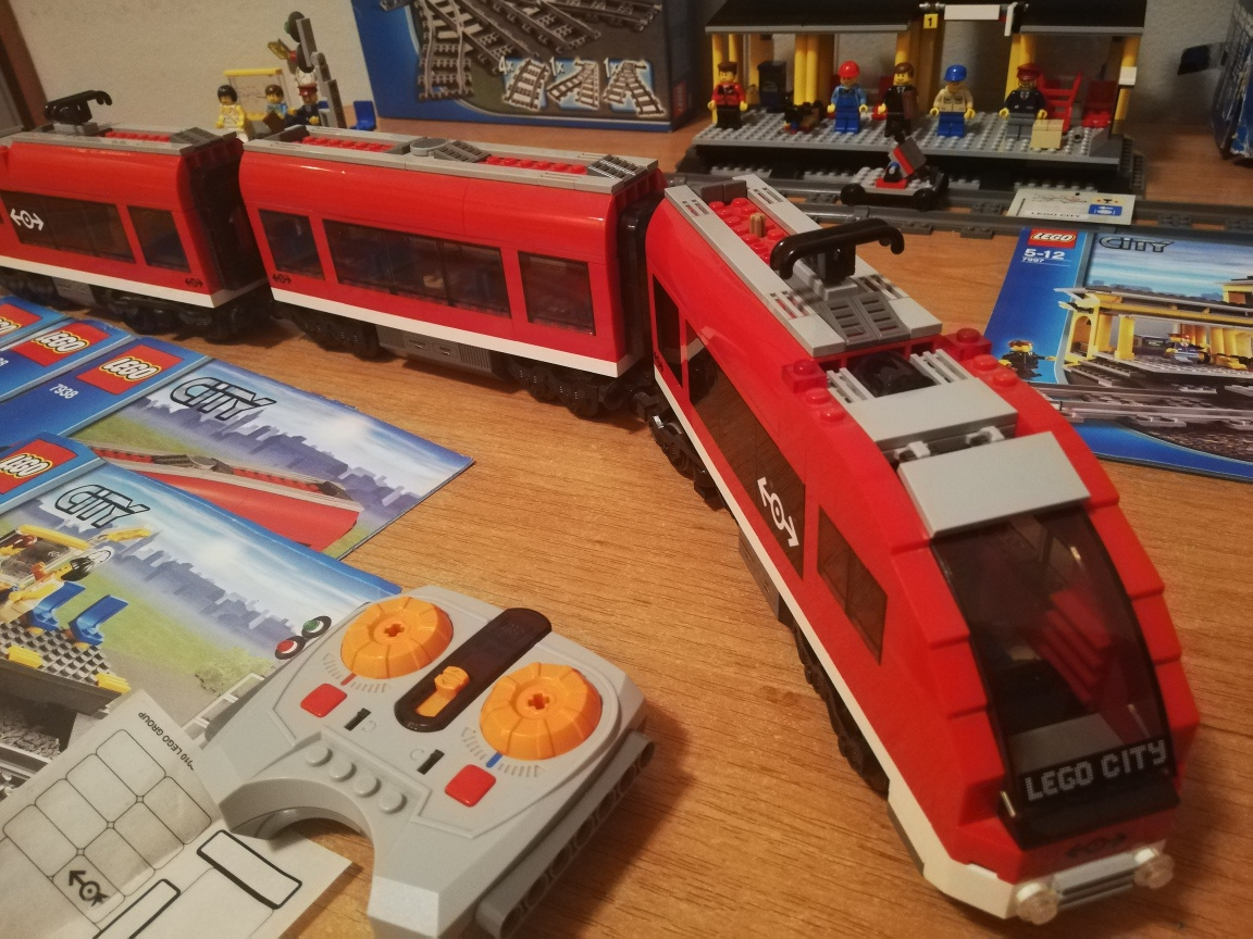 Lego 7938, 7997, 7499 a 7895 - séria City - Vlaková stanica - 7