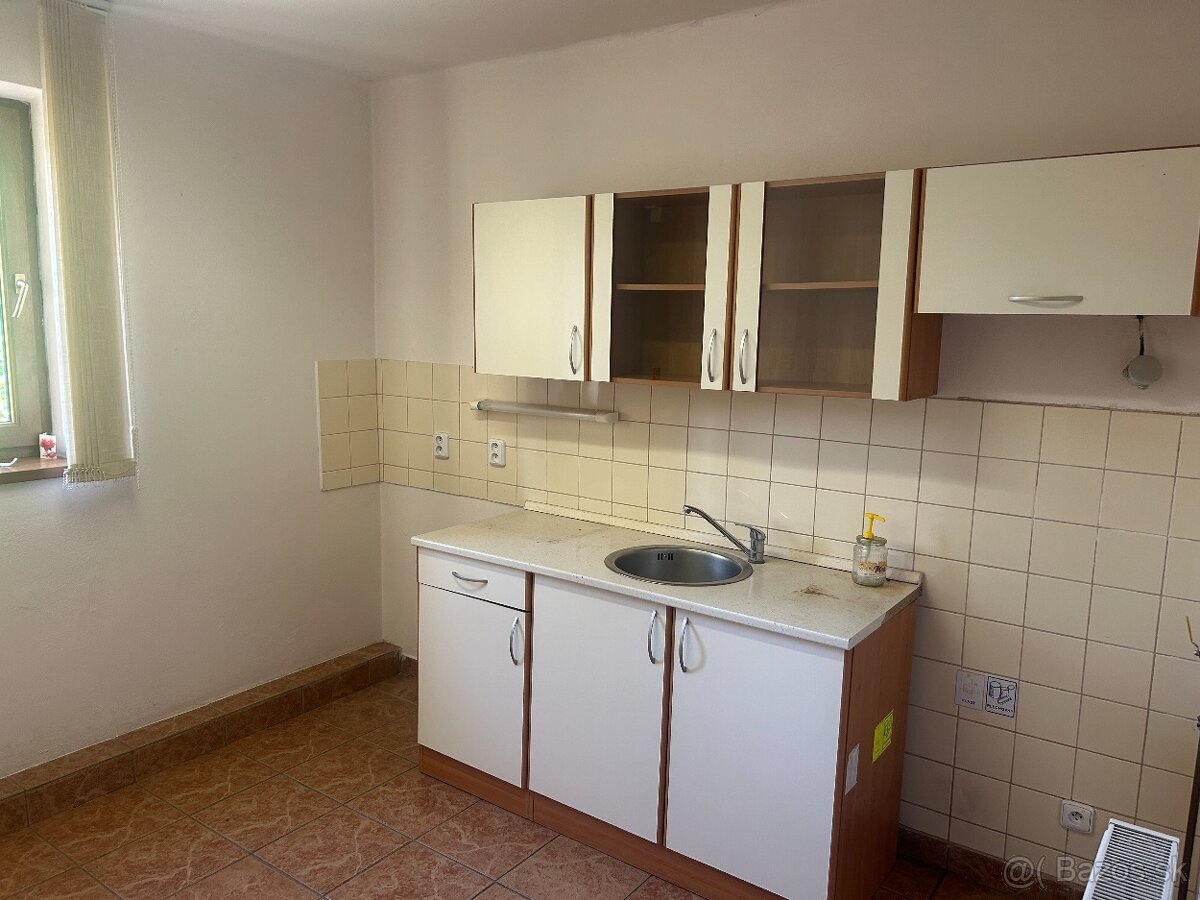 Predaj rodinného domu blízko centra Rožňavy - 7