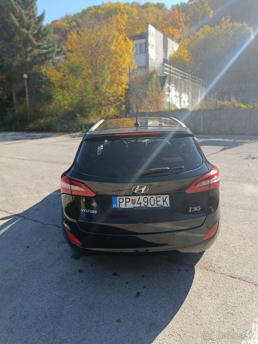 Hyundai i30 Combi 1.6 CRDi Premium – výborný stav, nová STK - 7