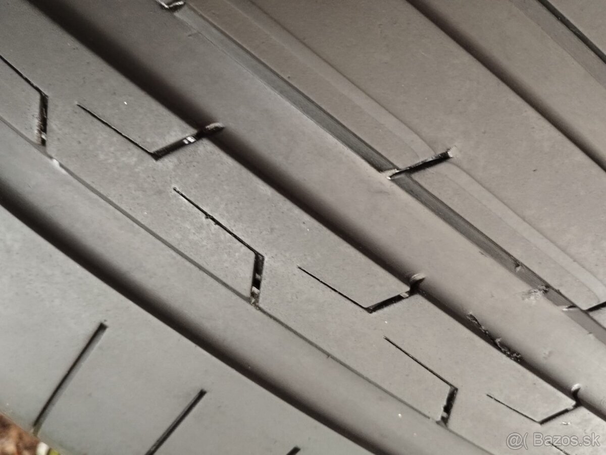 285 40 R20 Continental letni 5mm - 7