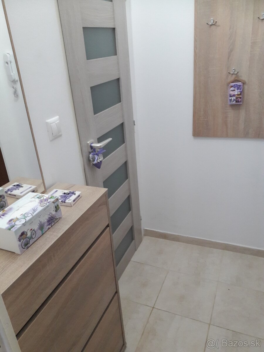 1 IZBOVÝ BYT NA PRENÁJOM NA ULICI HRADNEJ - 7