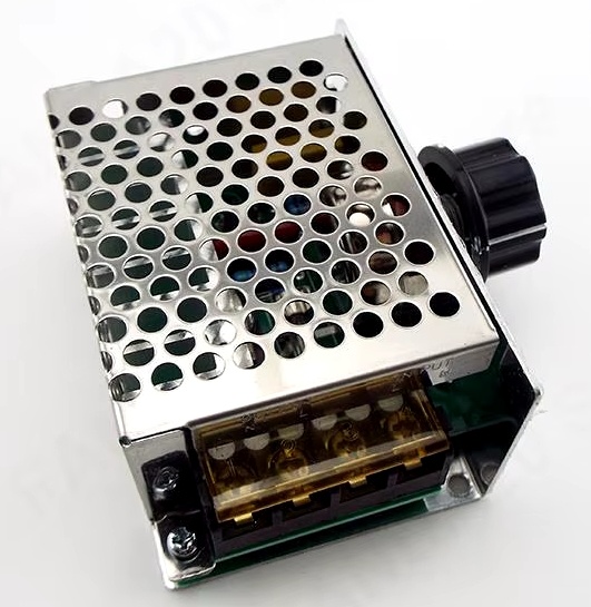 Regutor otáčok alebo výkonu - 7