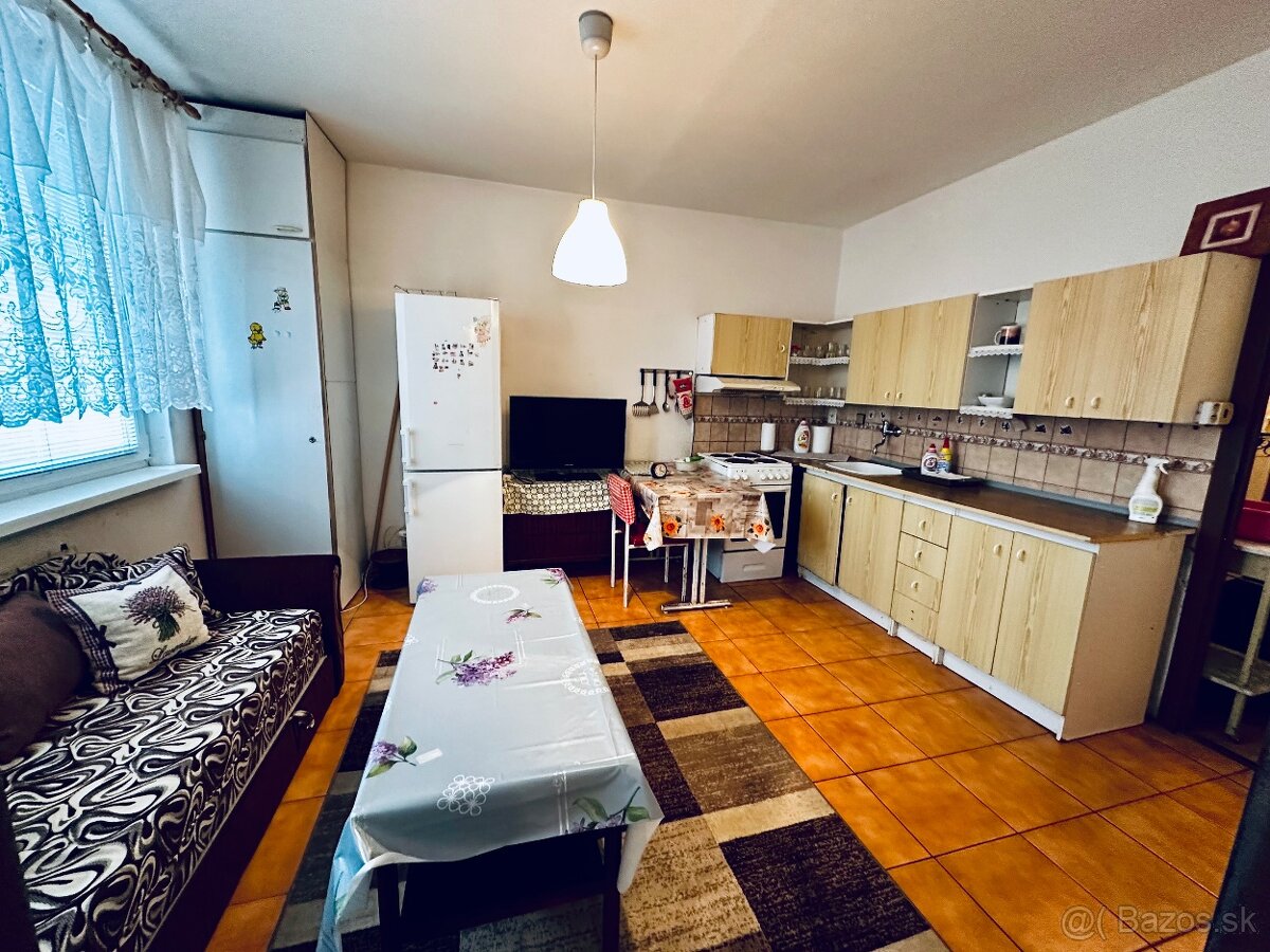 Na predaj 2-izbový byt s balkónom vo Vrábľoch – sídlisko Luk - 7