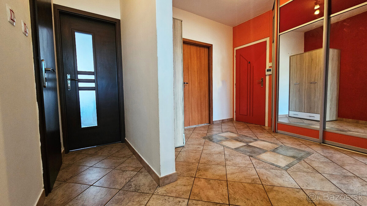 EXKLUZÍVNE 3-izbový byt s lodžiou, zariadený, všade bl - 7