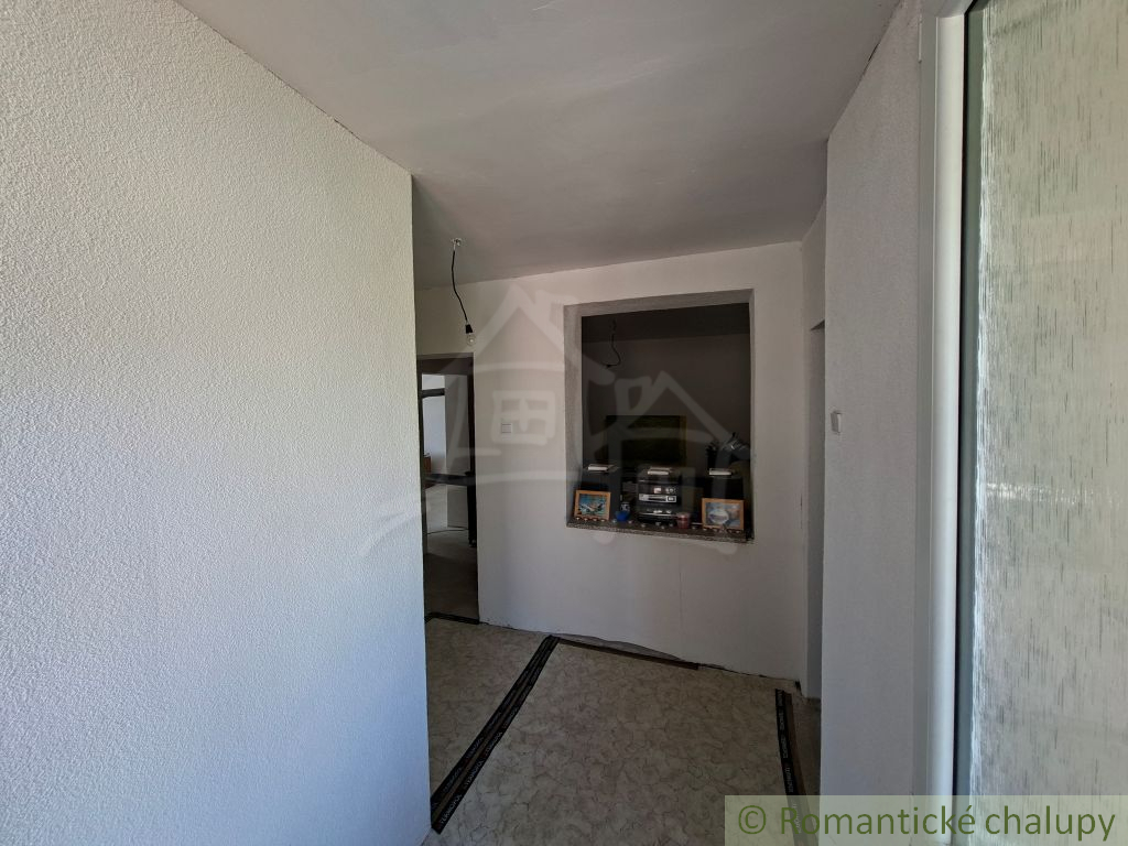 Dva rodinné domy za cenu jedného v obci Zlatno - 7