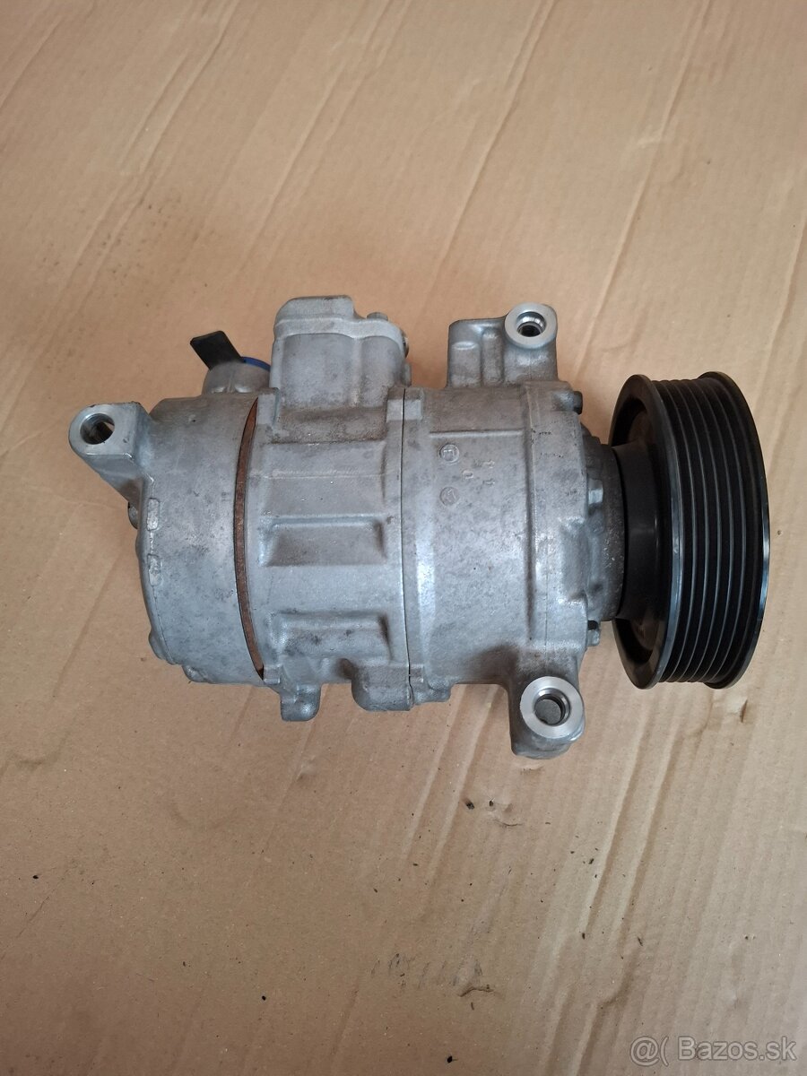 ŠKODA OCTAVIA 2 sedan zadný naraznik a kompresor klimatizáci - 7