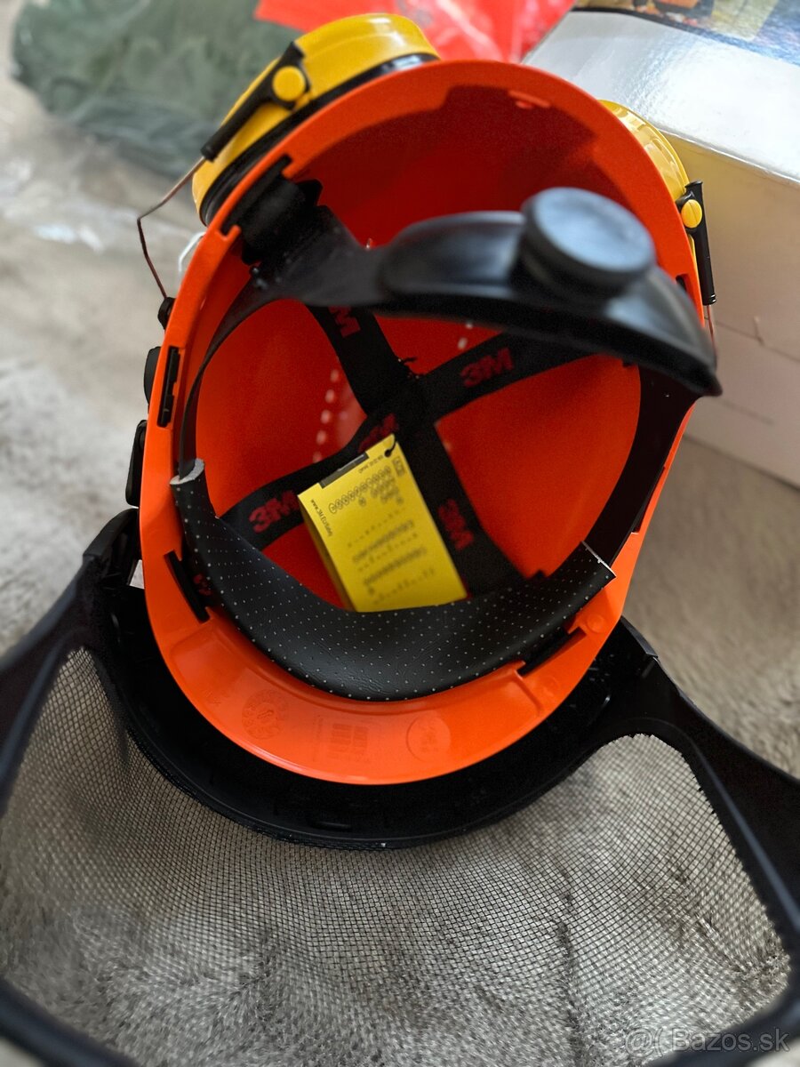 Predam pilcicke protiporezove monterky a prilbu - 7