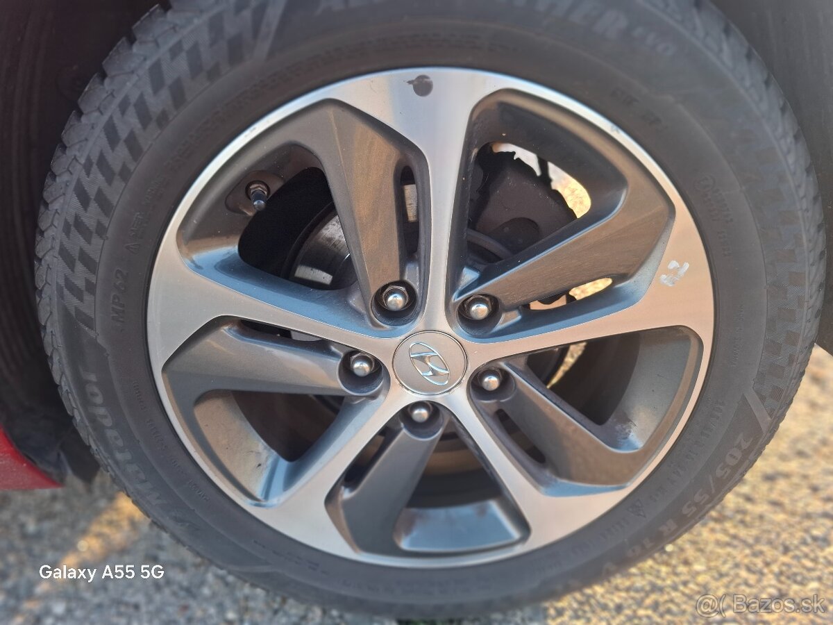 Hyundai i30 HATCHBACK 1,4i MPI Benzín 2015 červená metalíza - 7