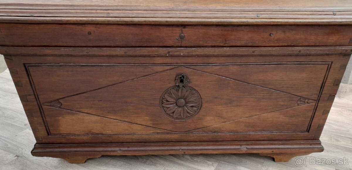 Truhlica dubová z roku 1812 . - 7