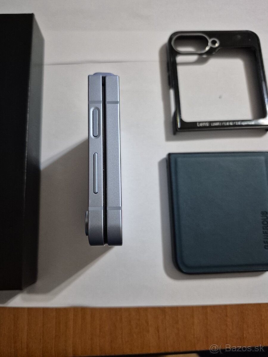 Samsung Galaxy Z Flip 6 - 7