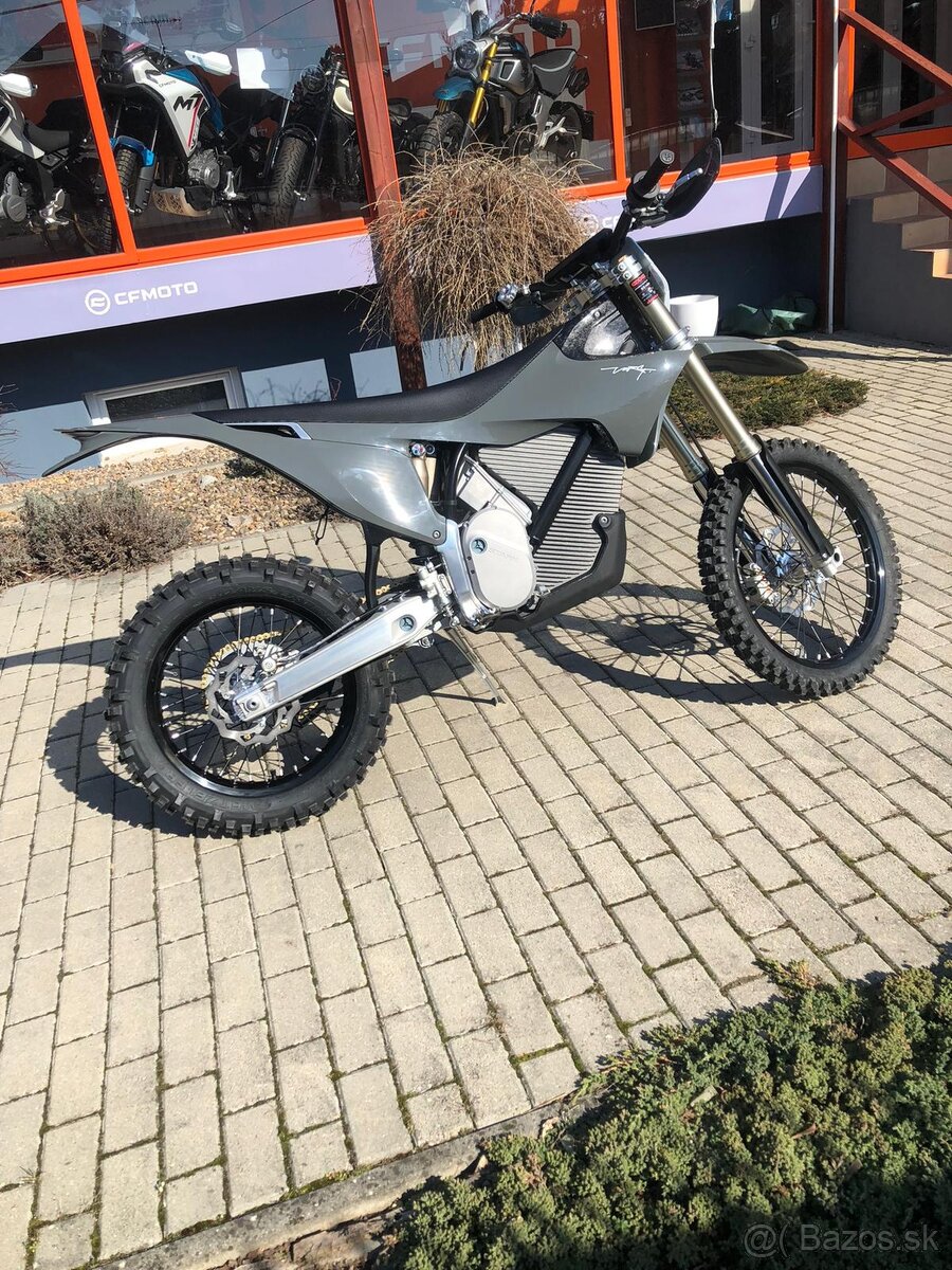 STARK VARG SM (Supermoto) - "Alpha 80HP" 12999 - 7