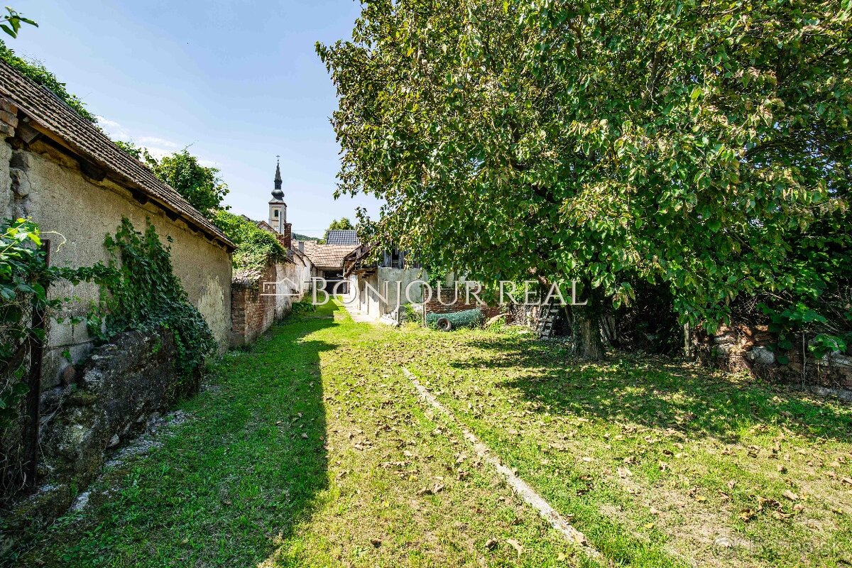 MALEBNÝ SEDLIACKY DOM V HORNÝCH OREŠANOCH S POZEMKOM 557m2 - 7