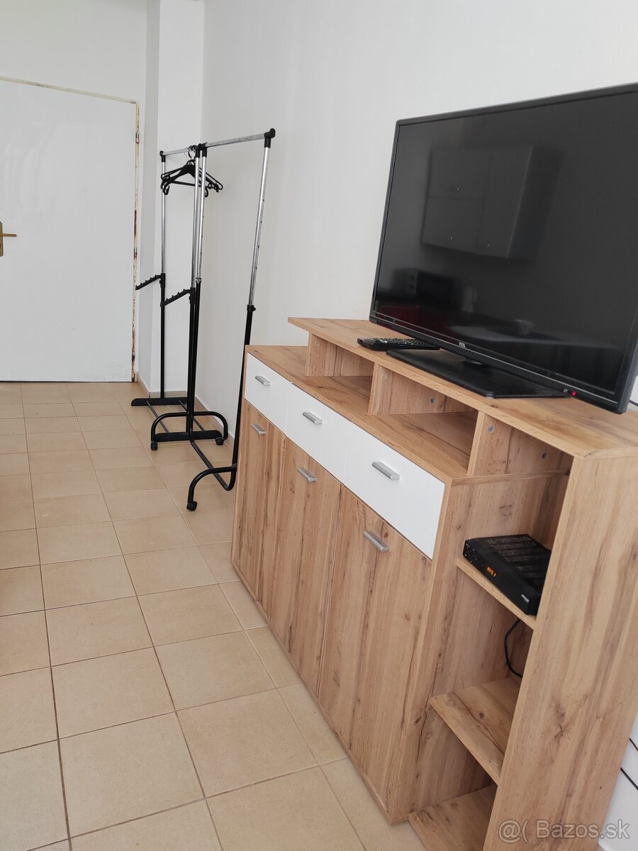 Prenajmem 1 izbový malý apartmán - garzónku - 7