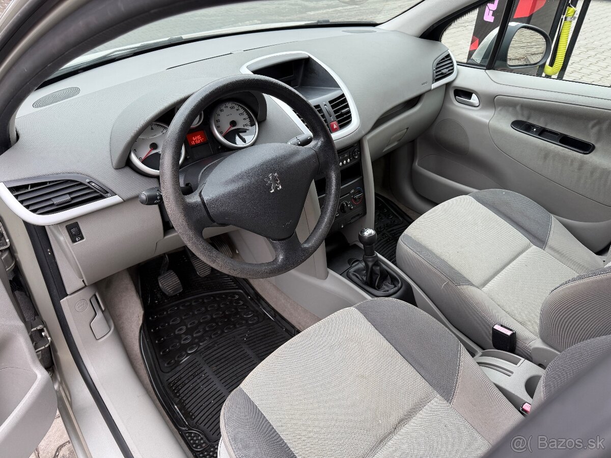 Peugeot 207 1.4 - 7