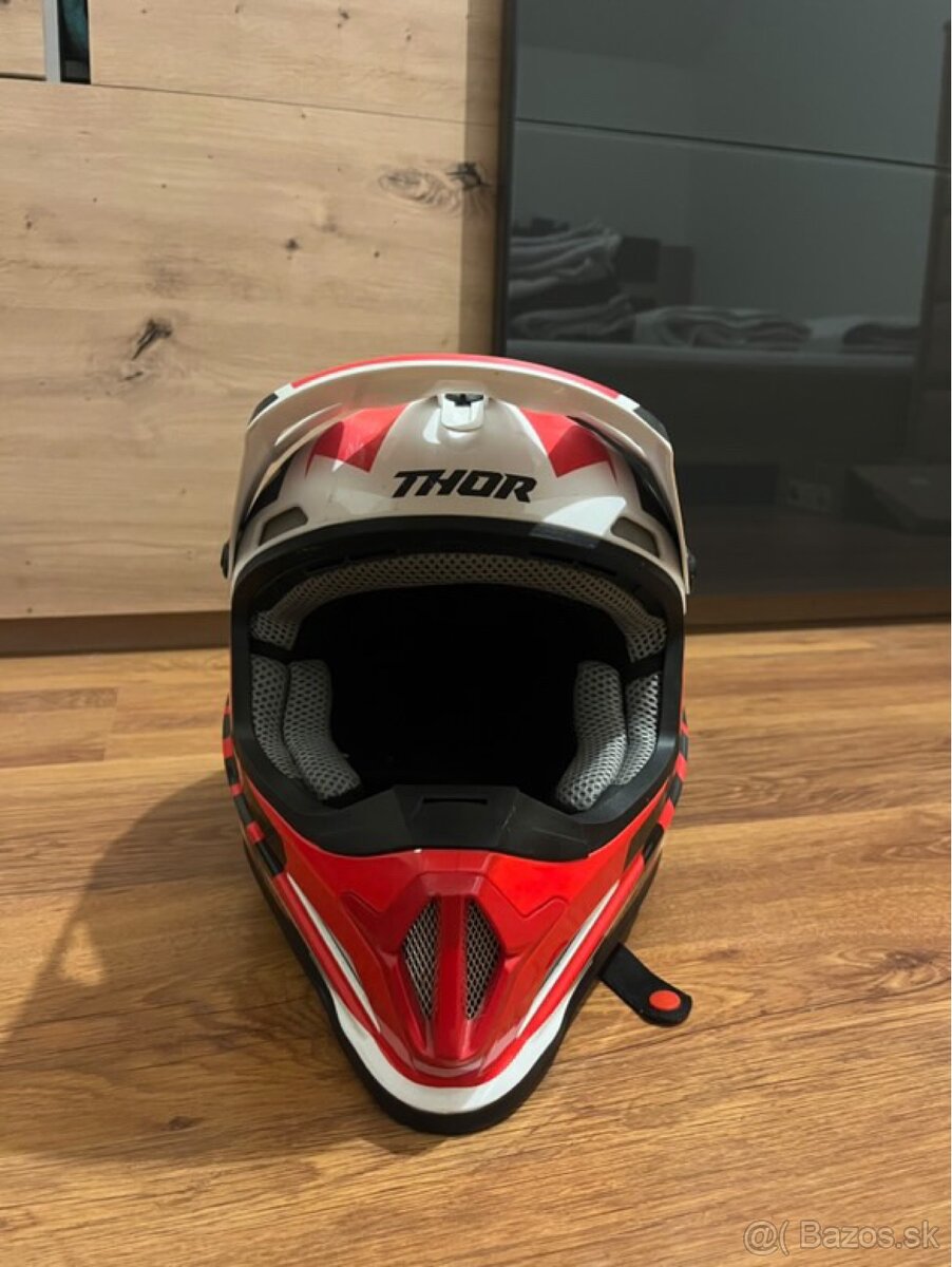 Predám prilbu THOR Sector – top stav - 7