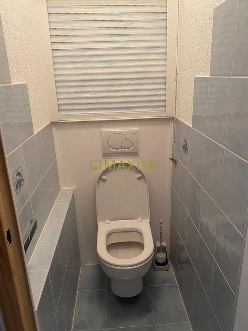 Ponúkame na predaj 3- izbový byt na Dlhých Dieloch na ulici - 7