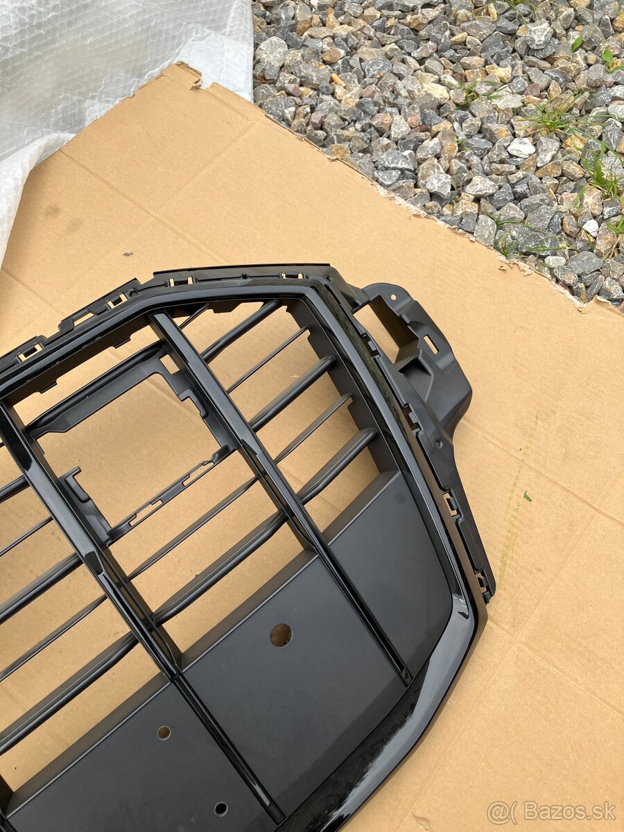 maska mrizka grill audi q7 20- cerna - 7