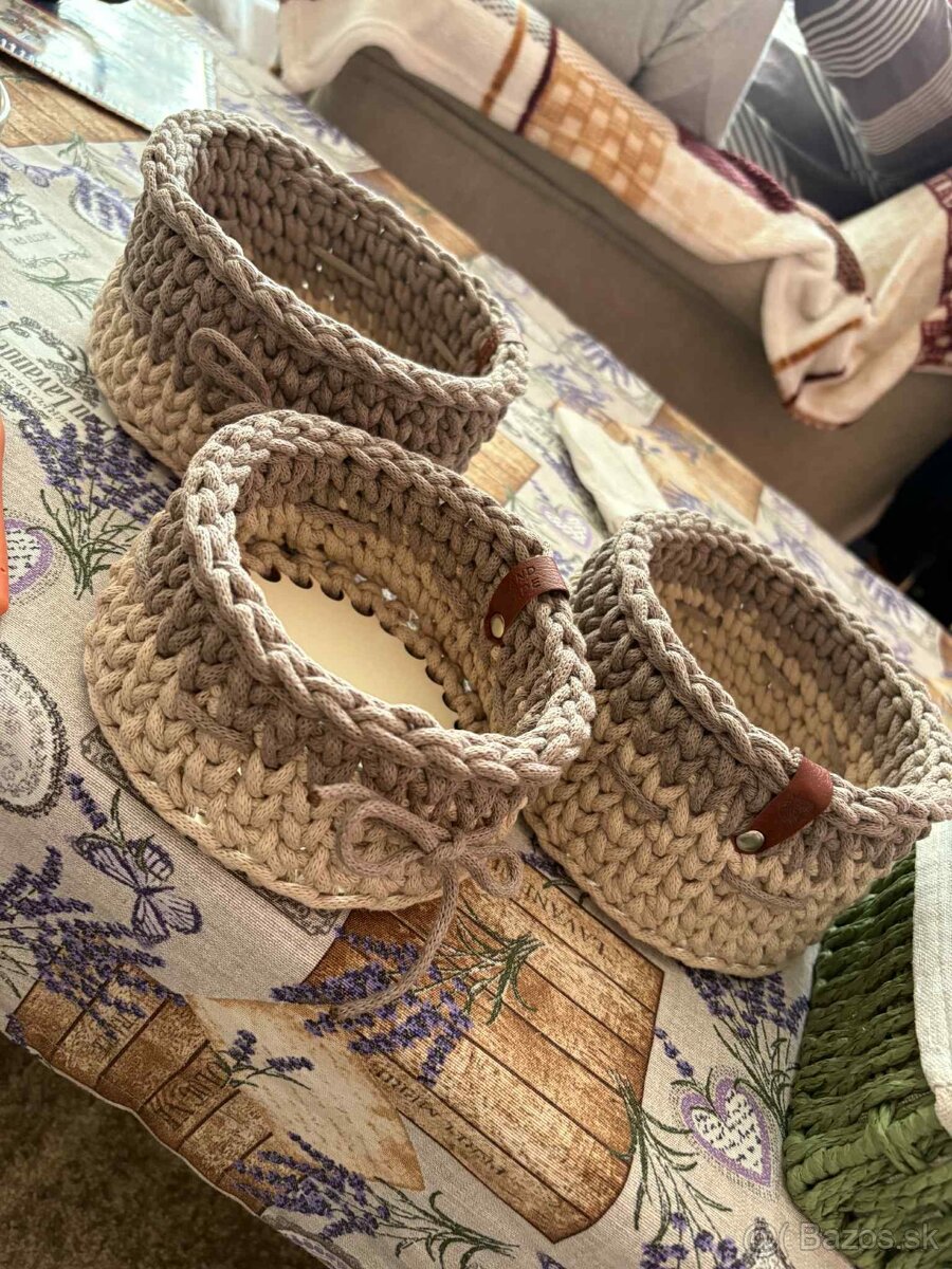 Ručne háčkované kvety, košíčky a dekorácie 🌹🌷🧶🧵 - 7