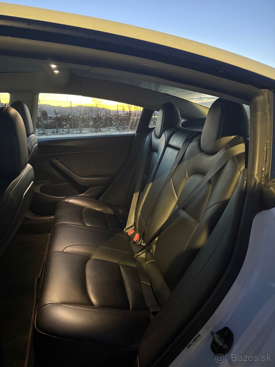 Tesla Model 3 Long Range AWD (2021) Najazdené: 93 000 km - 7