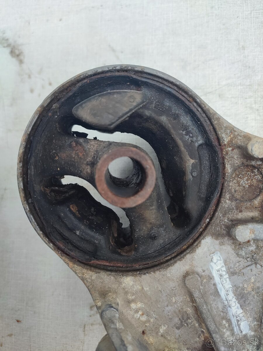 Opel Astra 1.7 CDTI - Držiak motora - 7