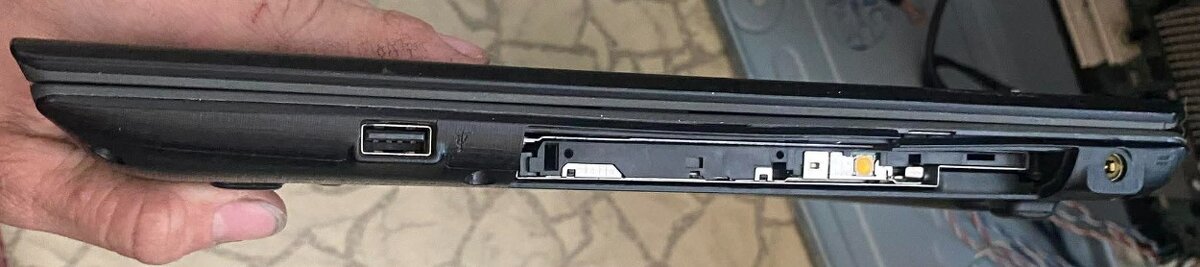 Predám na náhradné diely nt nejde sata a usb acer aspire e5 - 7