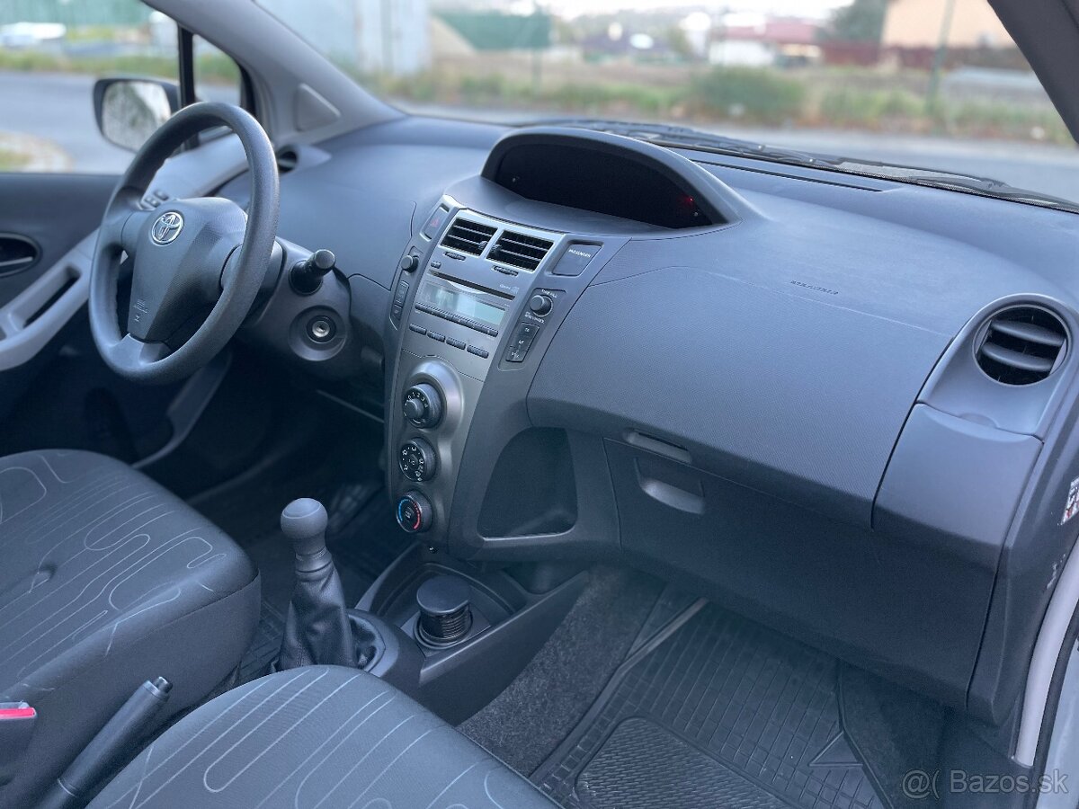 Toyota Yaris 1.0 VVTi, model 2010, 1. majiteľ, iba 82 000 km - 7