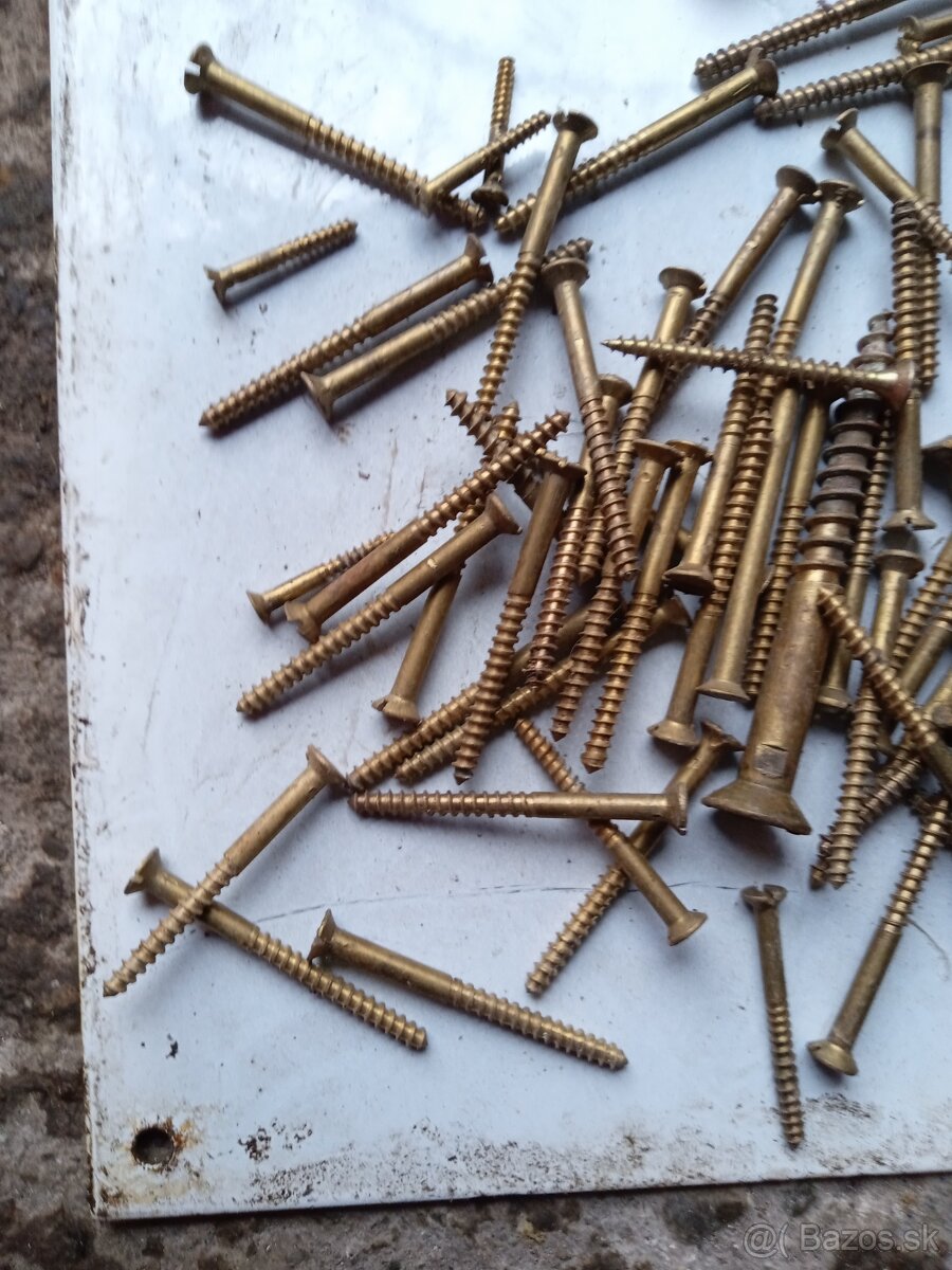 Staré mosadzné šrubky šroby - 7