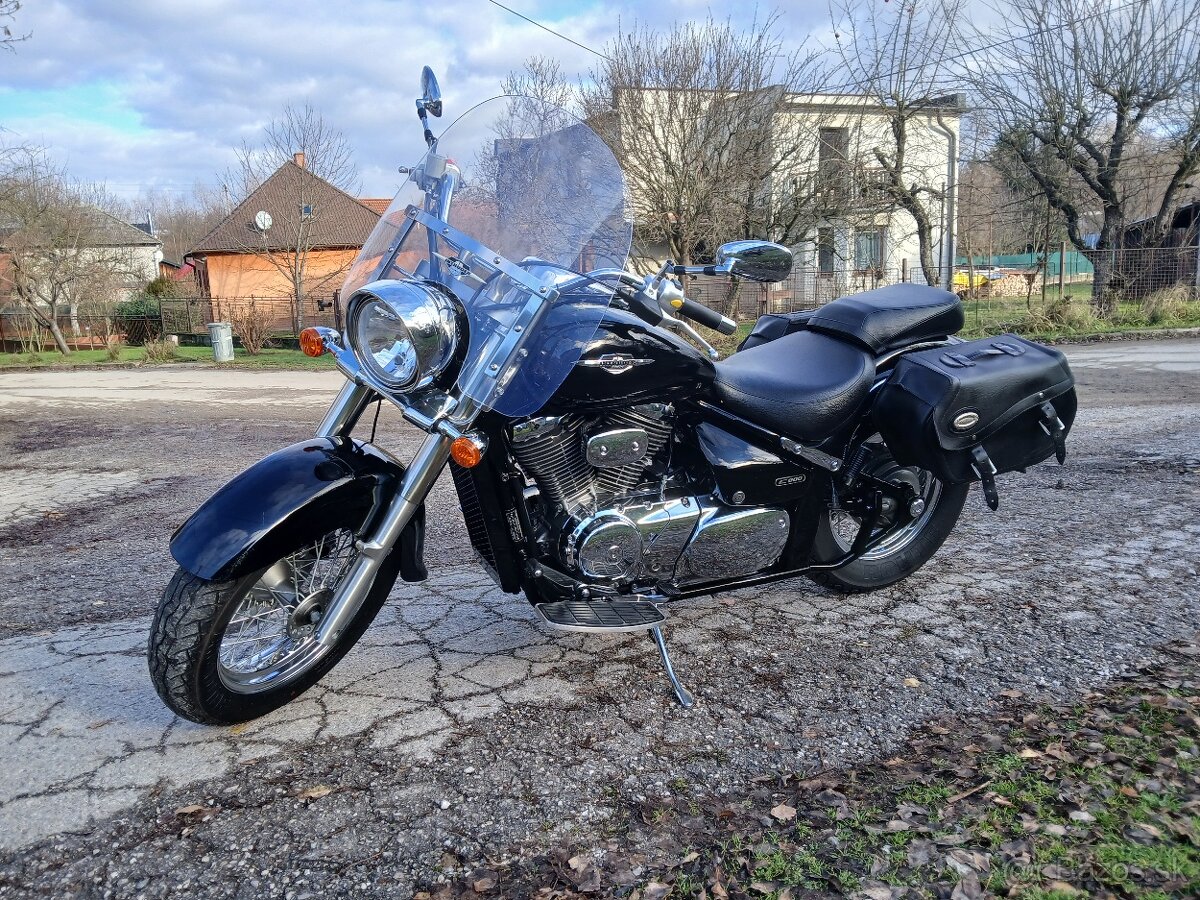 Suzuki VL 800 Intruder - 7