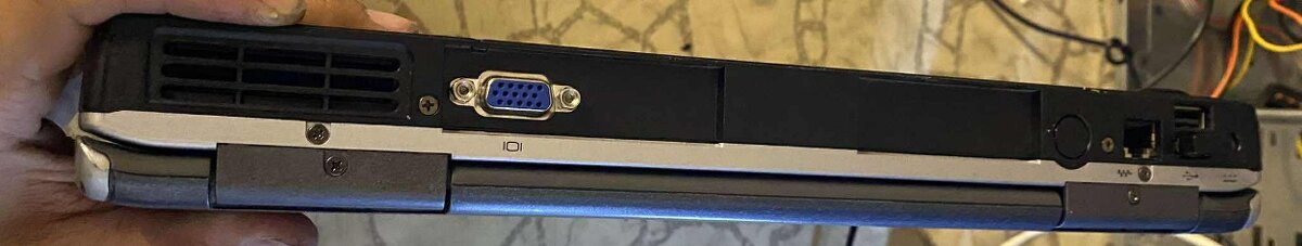 Predám starý notebook z win xp Intel cereon m 756 mb ram 40 - 7