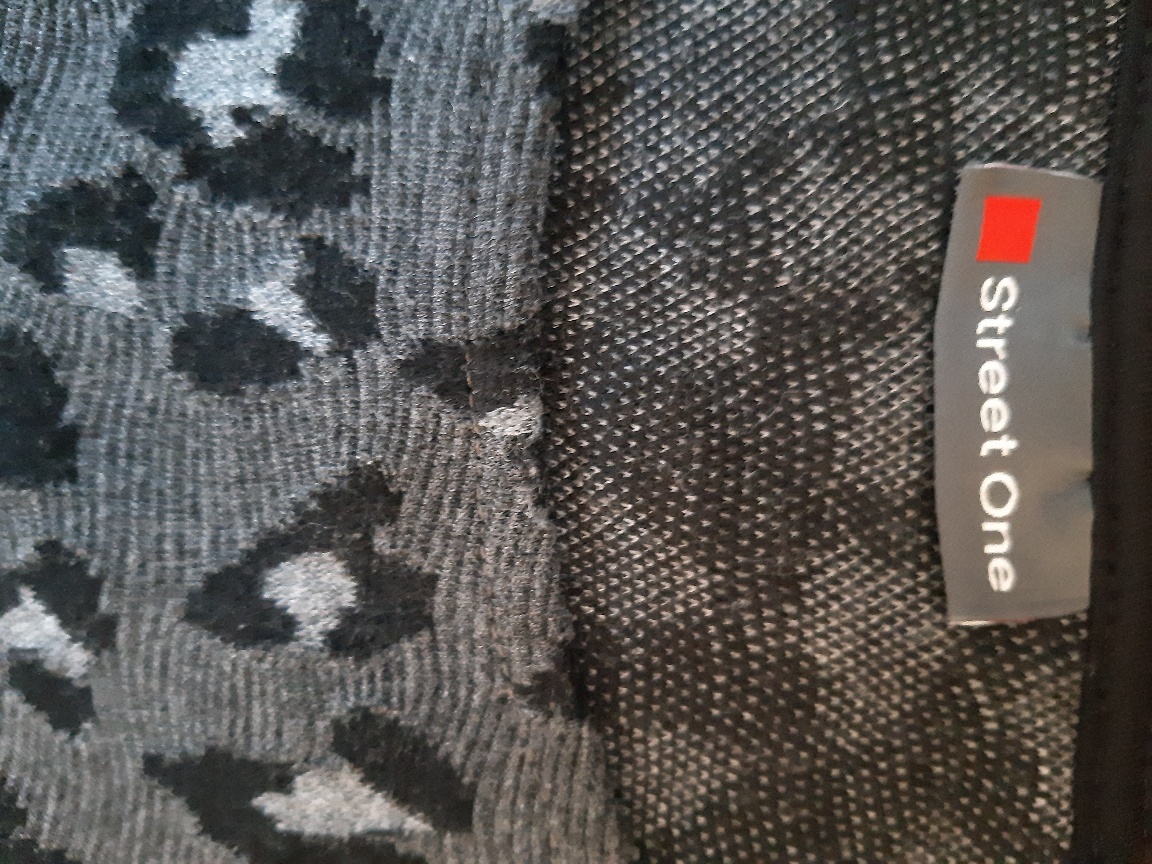 Šaty modné s pasikom bielo-strieborným po bokoch. - 7